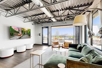 Rooftop indoor/outdoor sky deck